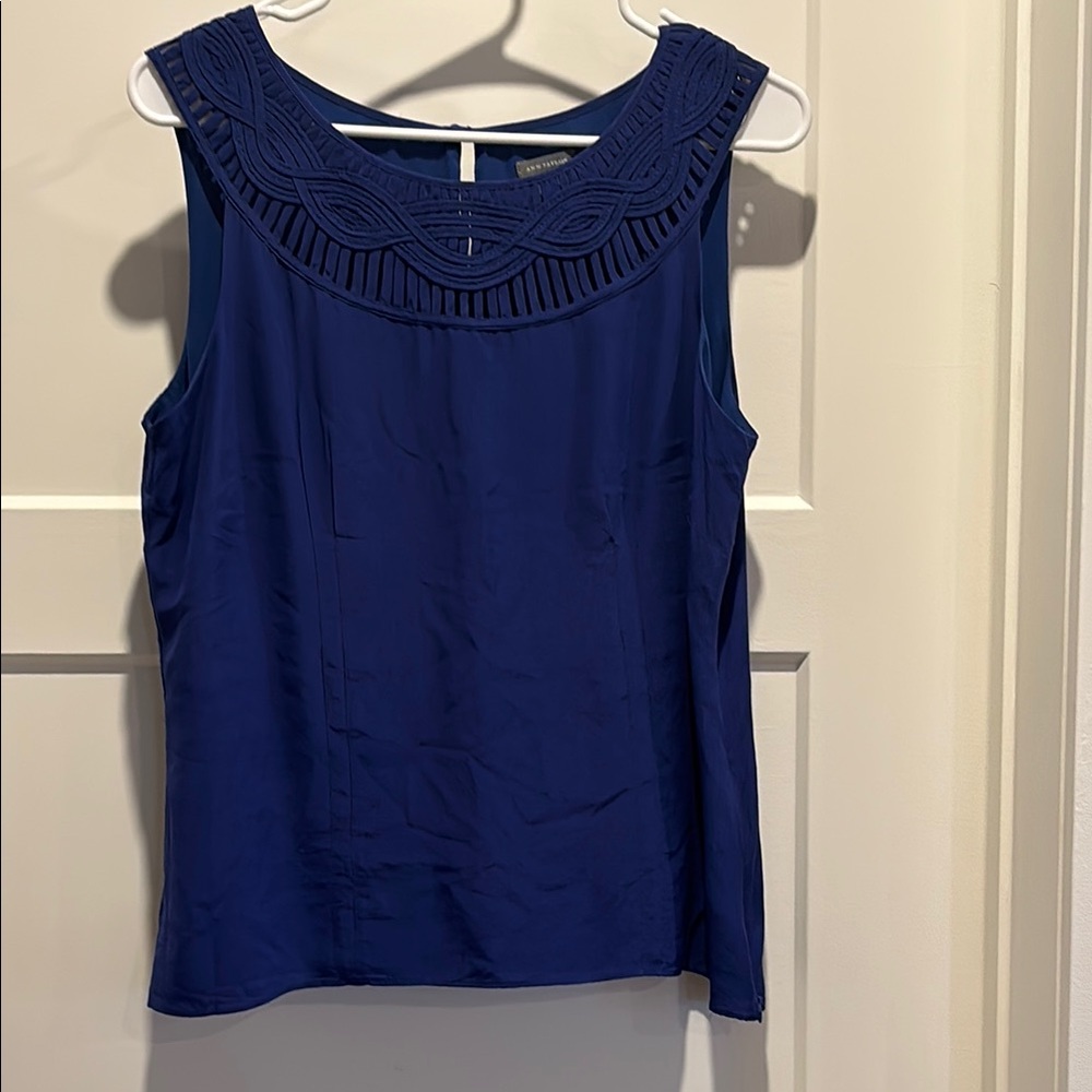 Ann Taylor keyhole Women’s Blue Top size 12  The Shell is 100% Silk